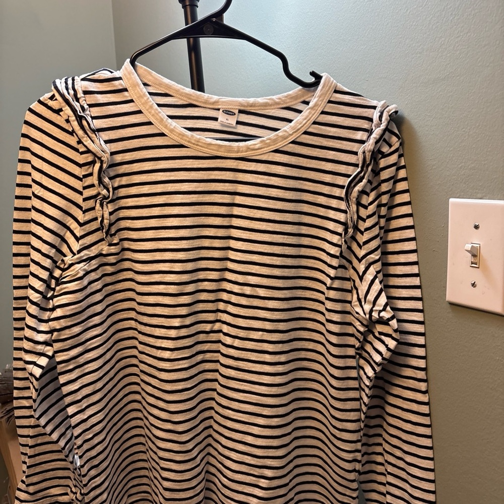 Old Navy Black and White Striped Long Sleeve Tee